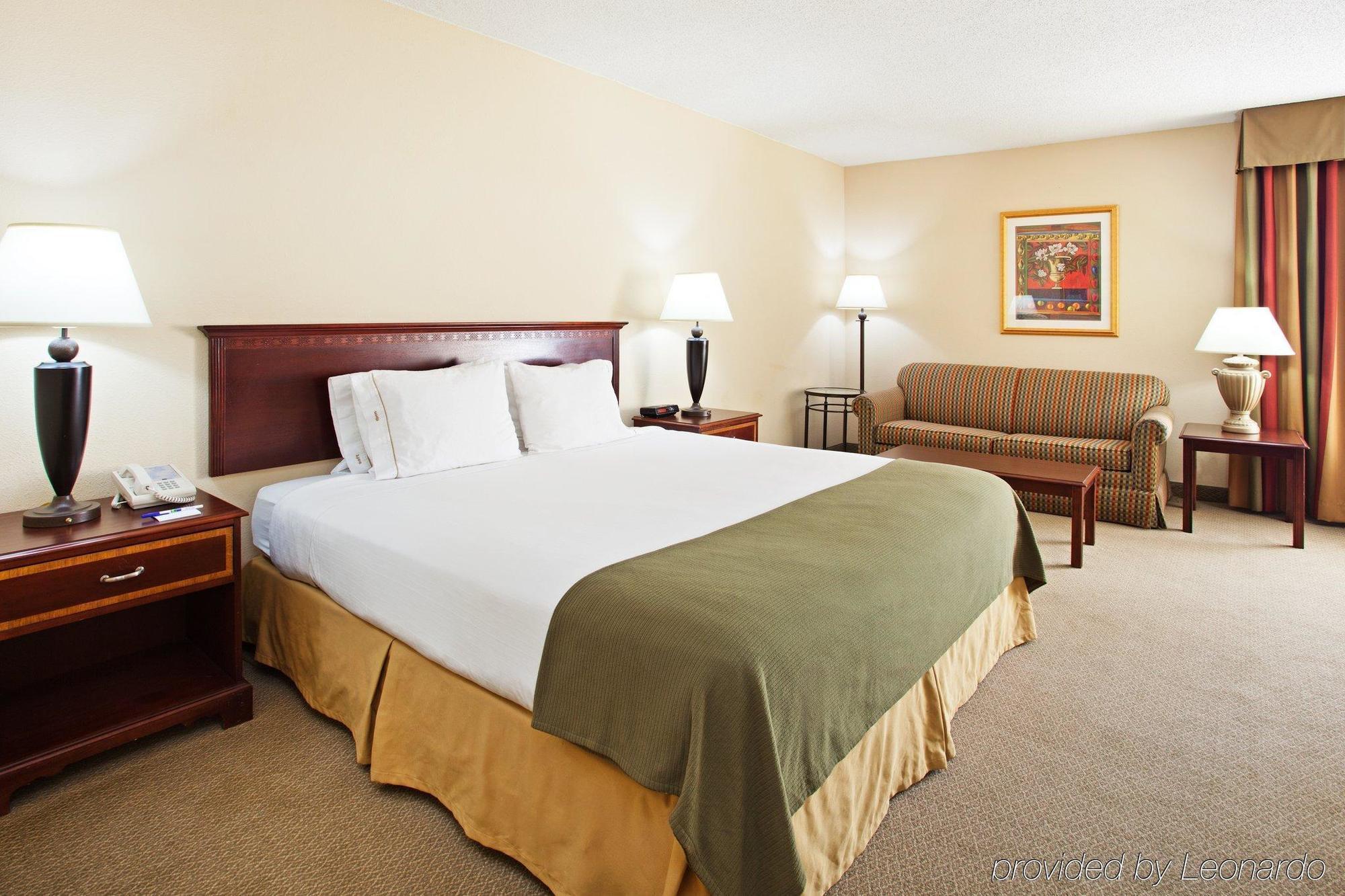 Holiday Inn Express Hotel & Suites Pigeon Forge By Ihg Room photo